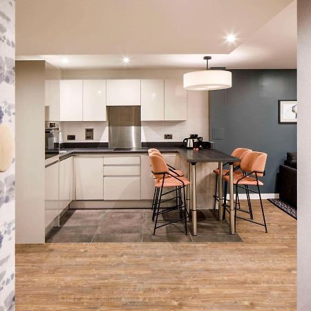 Aparthotel Adagio London Sutton Point Bagian luar foto